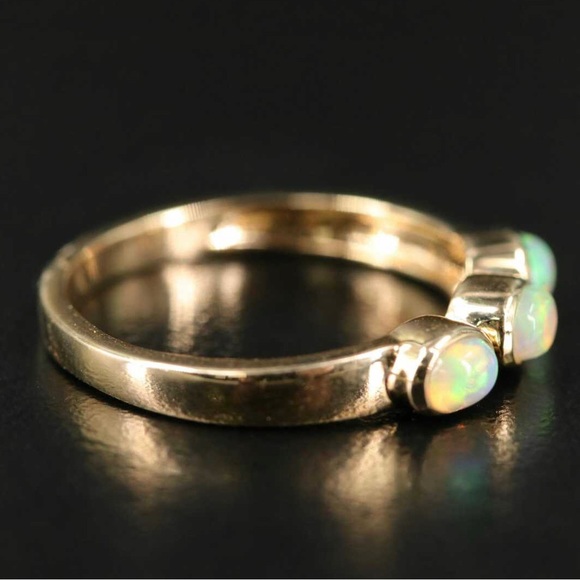 14K Yellow Gold & Opal Ring - Picture 4 of 9